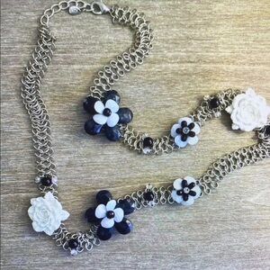 Charming Silver Floral Necklace